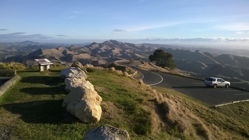 โปรแกรมสุดท้ายขึ้นภูเขา Temata Peak เป็นจุดชมวิวของที่นี่ 