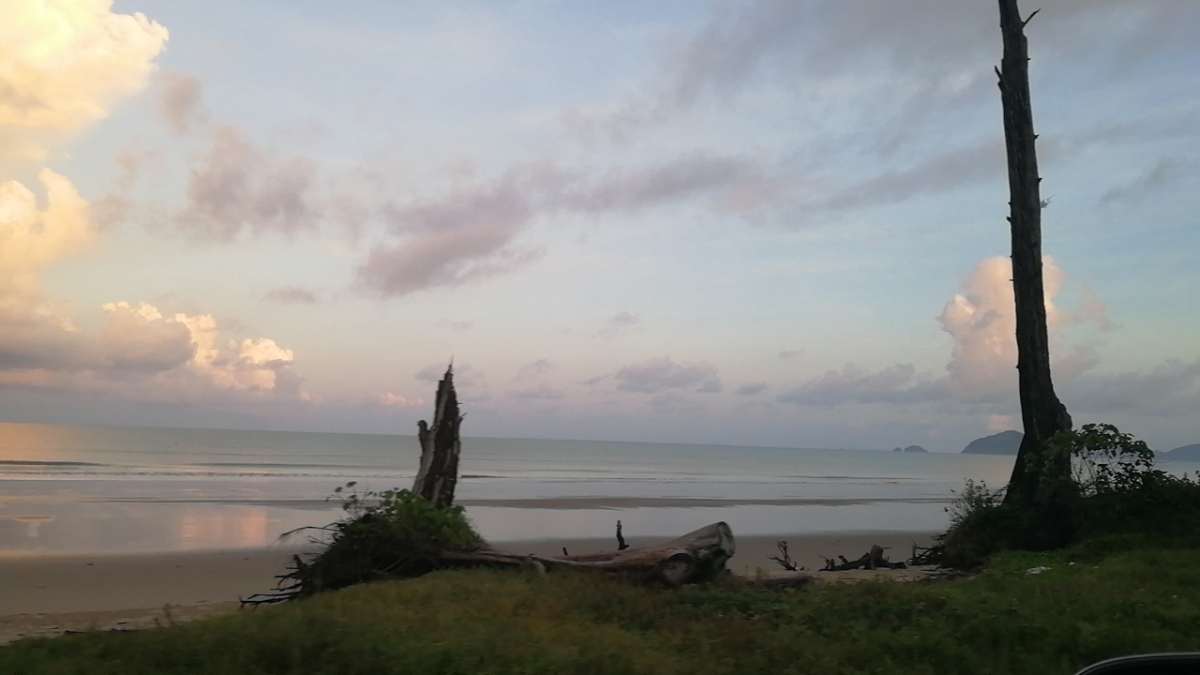 ผ่านหาดประพาส ดูแล้วทั้งลมฟ้าอากาศ ดีมากกกกกกกกกกกกกกกกกกกก :love: