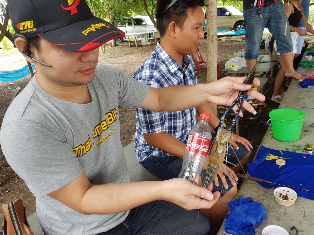 ลืมไปน้องเขาอยากโชว์ว่า ผมไม่เล็กนะพี่ตี๋ต้องไม่ลืม พี่จัดให้แล้วนะ น้องไม่เล็กครับ  :laughing: :lau