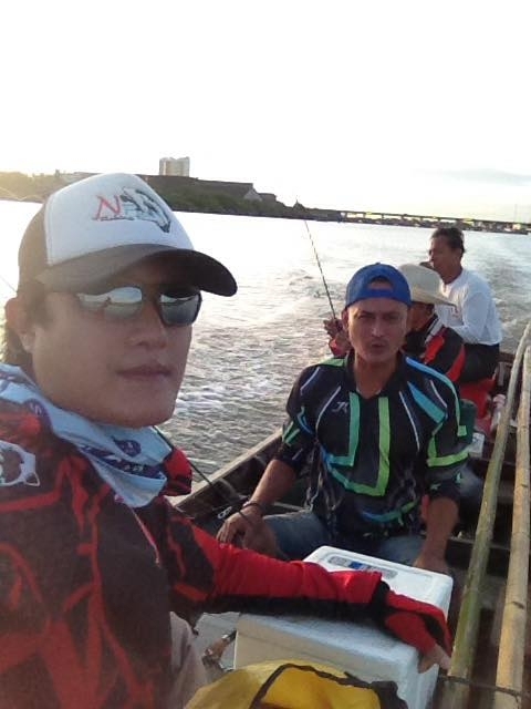 พวกเรามากันสามคนตามขนาดของเรือ
น้าบอย น้าริว และผู้โพสเองน้าไร่...

 :cheer: :cheer: :cheer: :che