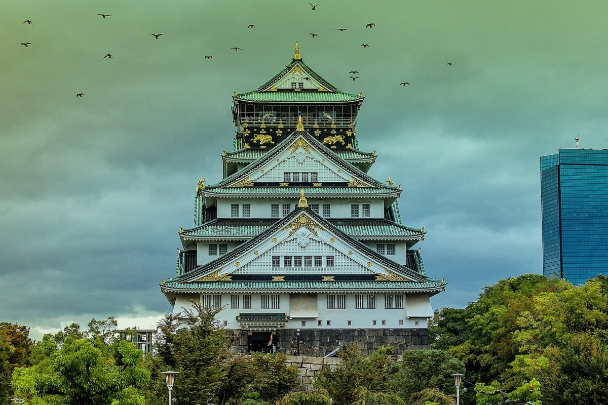 ปราสาทโอซะกะ (ญี่ปุ่น: 大坂城 หรือ 大阪城 Ōsaka-jō ?) เป็นปราสาทญี่ปุ่น ตั้งอยู่ในเขตชูโอ จังหวัดโอซะกะ ปร