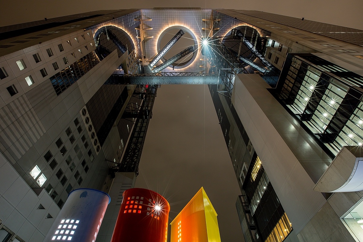 Umeda Sky Building : 梅田スカイビル  เป็นตึกสูง ในย่าน Umeda เมืองโอซาก้า มีความสูง 173 เมตร ที่ชั้น 40 และ