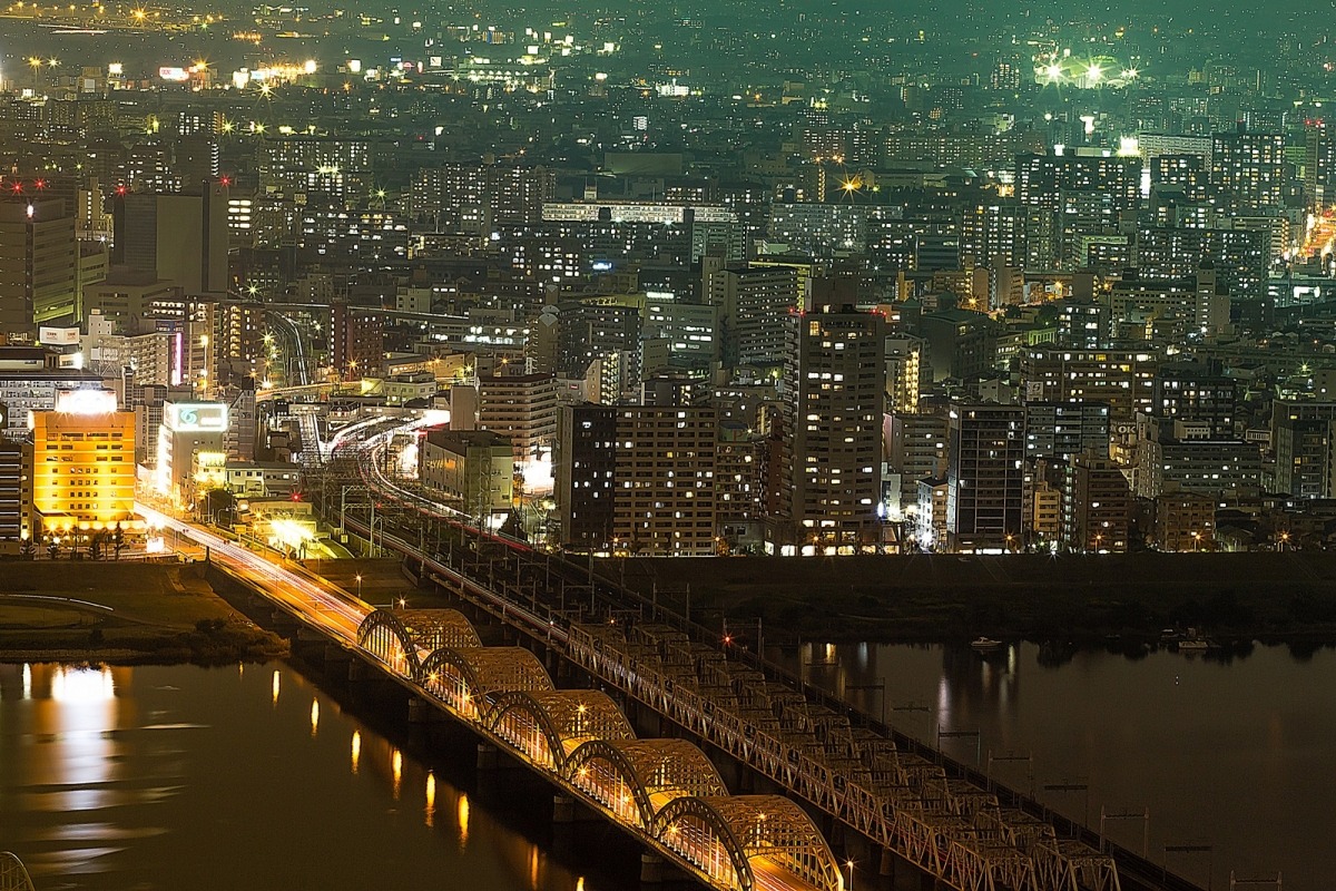 วิวที่มองจาก  Umeda Sky
วันนั้นสภาพอากาศค่อนข้างแย่ ฟ้าปิด มีหมอกลงโดยทั่วไป ภาพเลยออกมาไม่ค่อยเคลี