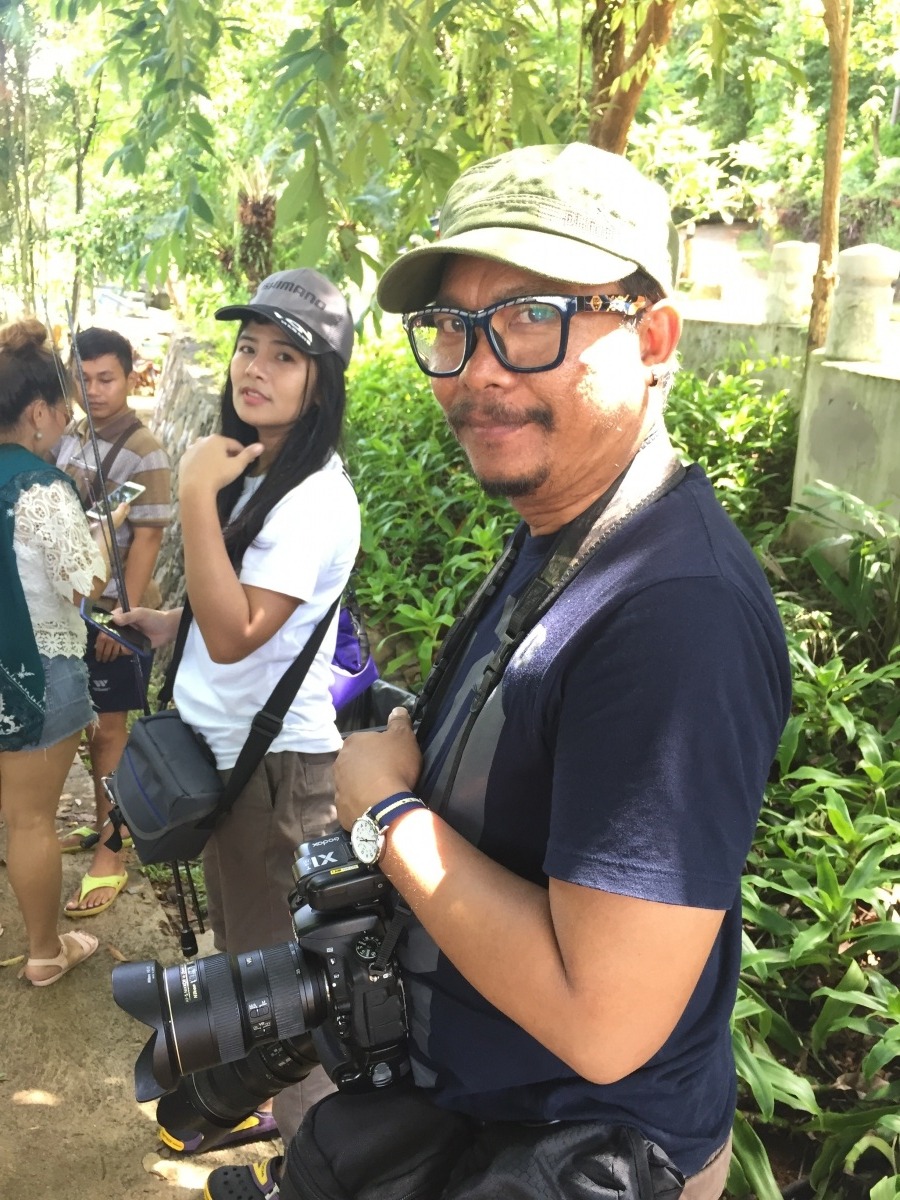 ตากล้องมืออาชีพครับ"นายพินิจ รับถ่ายภาพนิ่ง"