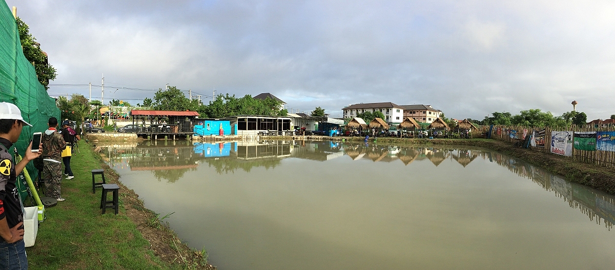 บรรยากาศรอบบ่อครับ
  
เป็นบ่อกระพงแห่งแรกในจังหวัดเชียงใหม่เปิดตกบุฟเฟ่มาครั้งนี้ก็น่าจะครั้งที่ 3