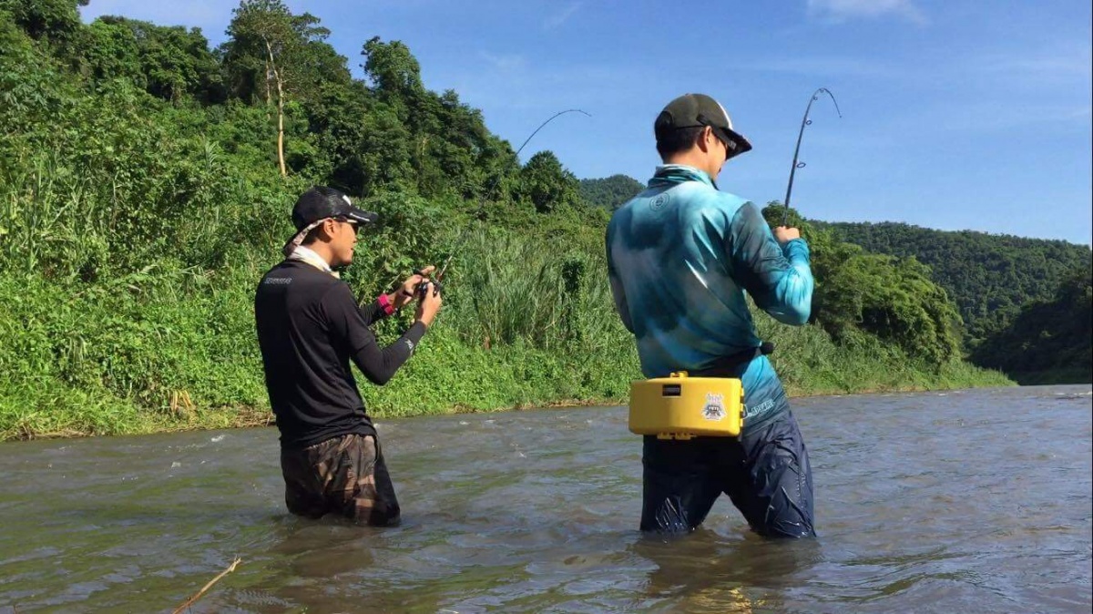 โดนคู่กันเลยครับ คันเล็กปะทะคันใหญ่