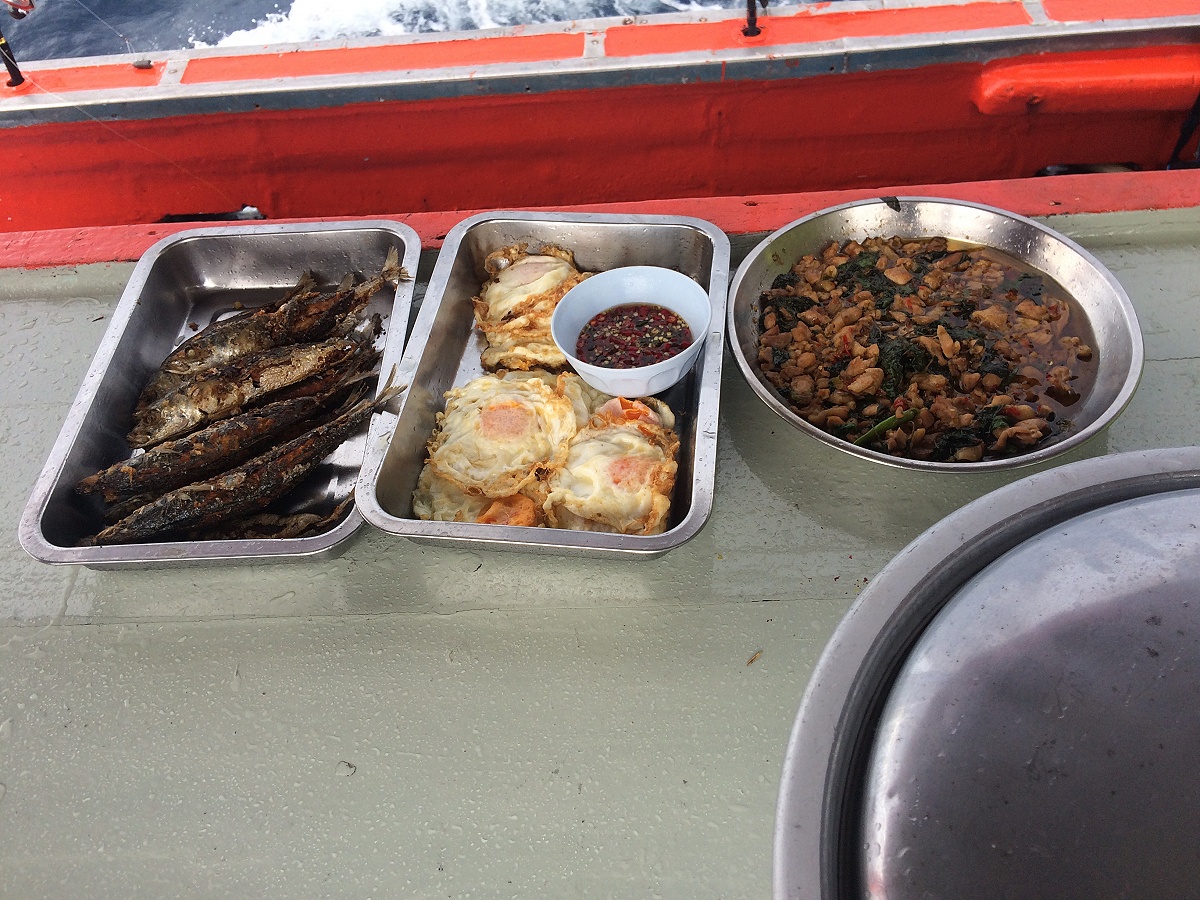 

... ม่ายเอา ไม่เครียด ธรรมดา ของทะเล ... 

... กินข้าวดีก่า ...

... มื้อแรก จัดไป ง่ายๆ ...