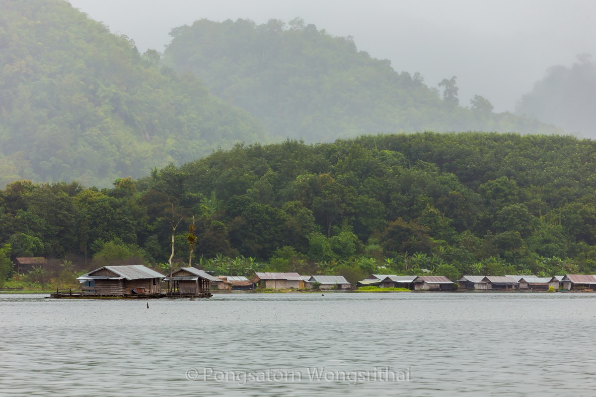 เช้านี้เราลุ้นให้สภาพอากาศเปิด ไม่มีฝน ... เพราะถ้าฟ้าปิด ฝนลง ปลาหน้าดินจะไม่ฉวยเหยื่อ

อีกอย่างค