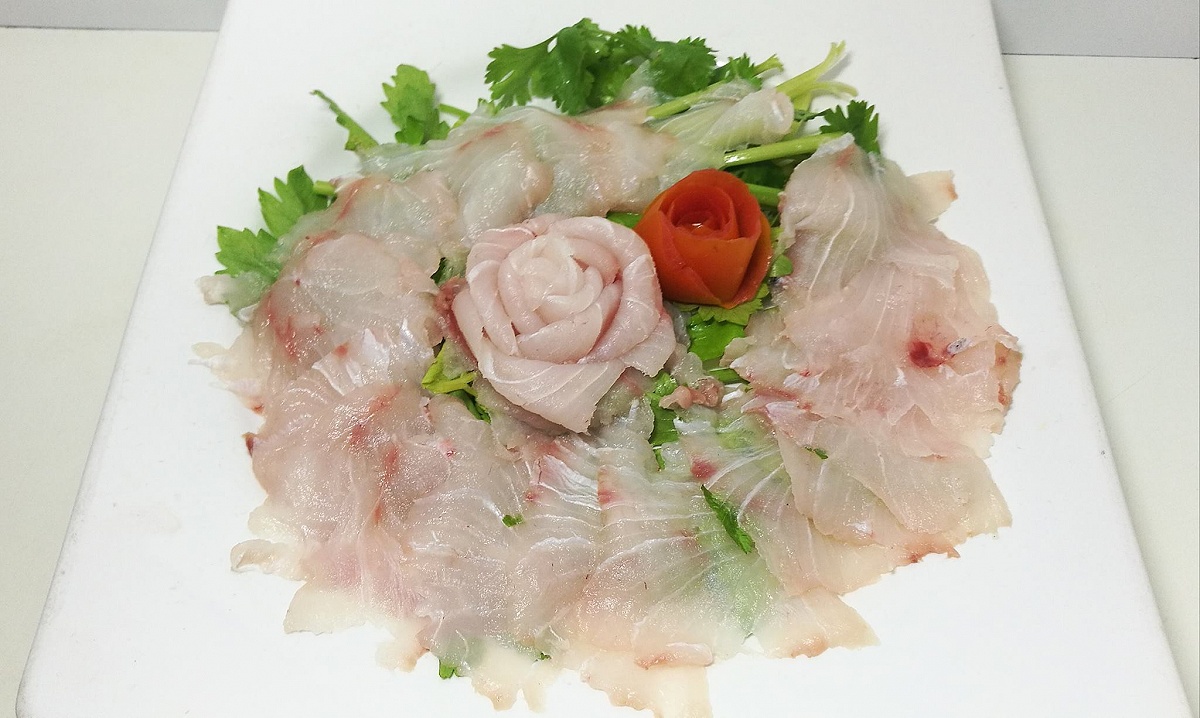 กราบลากันด้วยภาพนี้ครับ

Cobia Sashimi    สนองความอยากของหัวหน้าบอลได้สมดั่งใจหมาย 

 :prost: :p