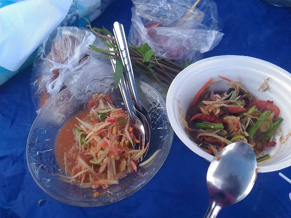 ส้มตำ แต่ ขาดไก่ย่าง 