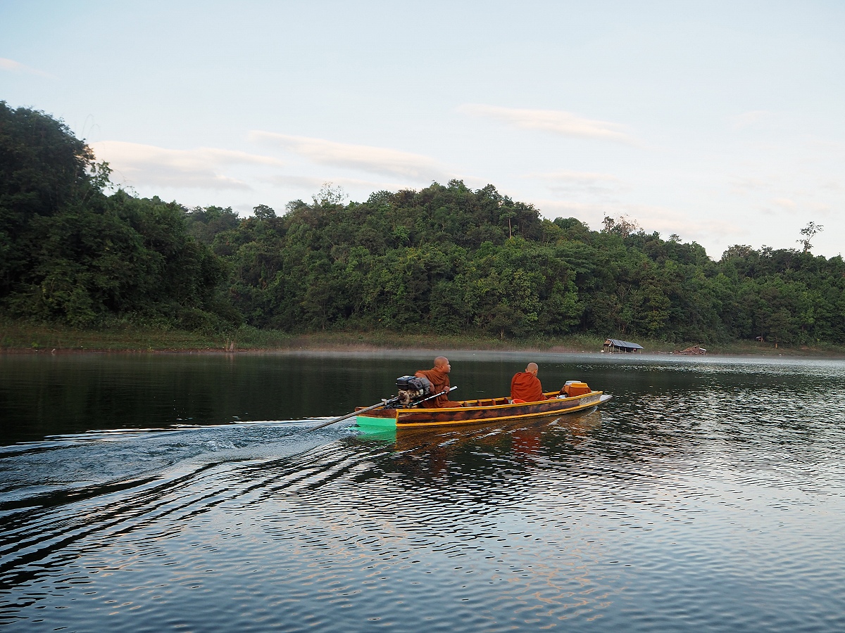  [bขับเรือเก่งจังครับหลวงพี่  นับถือ นับถือ[/b] :prost: :prost: