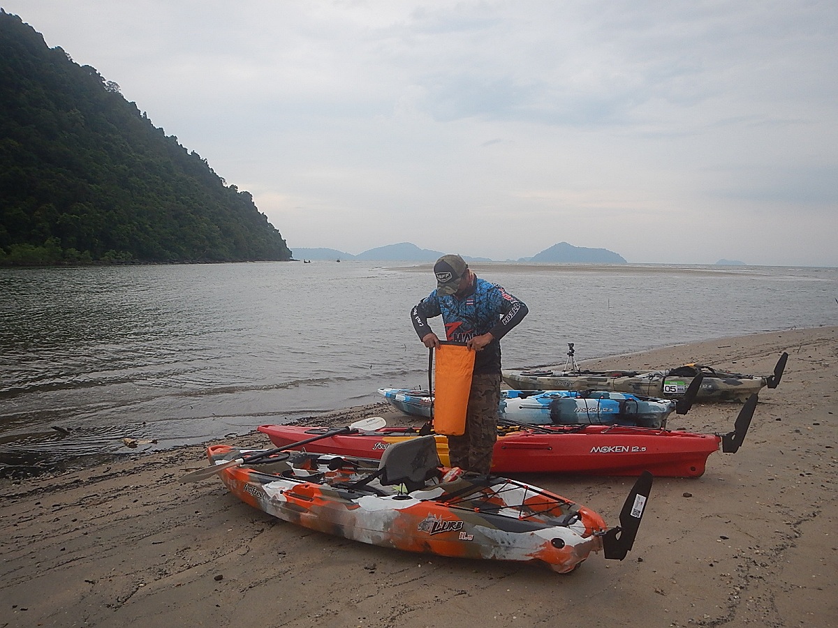  [center]เรือพร้อมเตรียมสำาระส่วนตัว ของแต่ละลำ[/center]