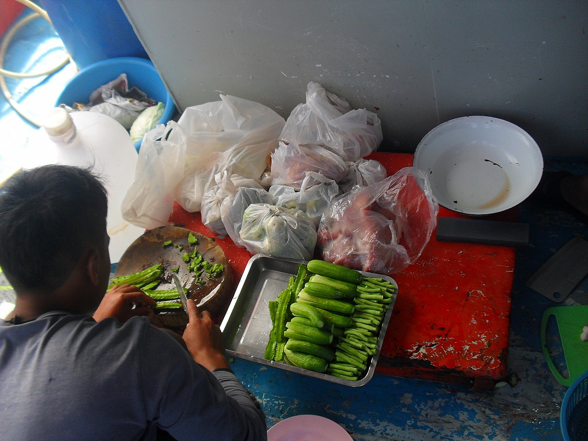 ท้ายเรือ ทำในสิ่งที่ต้องทำ สำหรับ 16 ชีวิต.