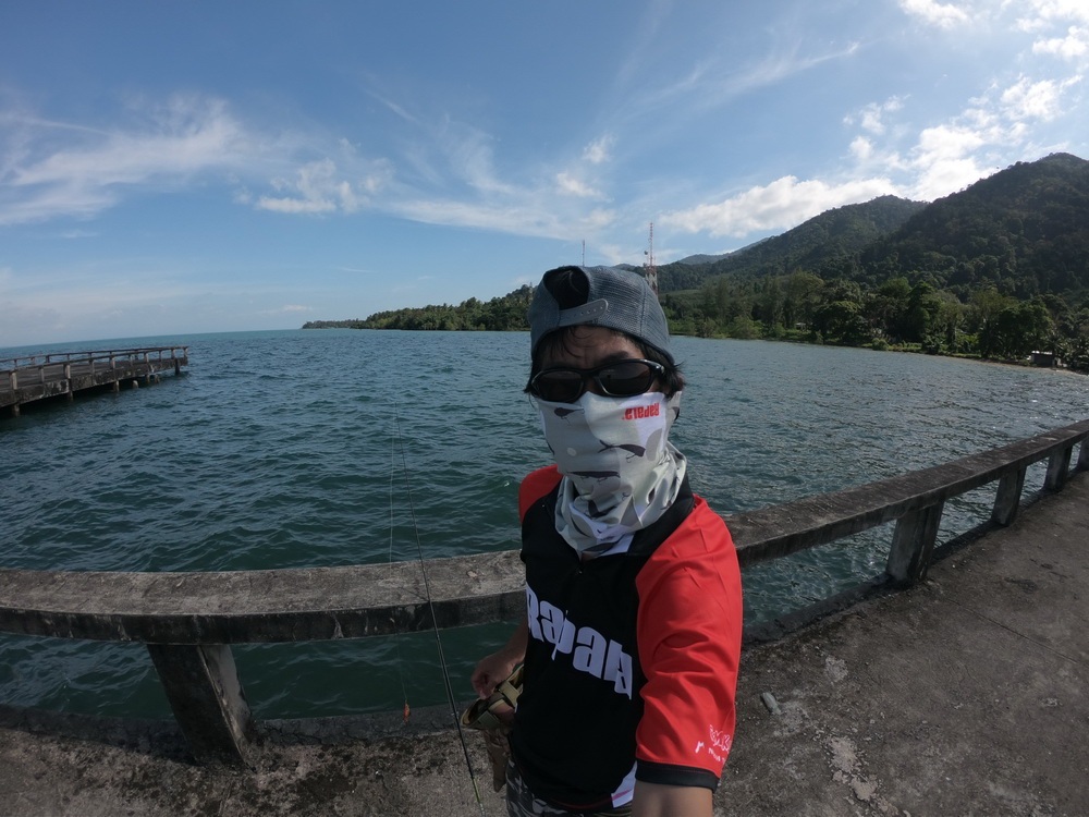 
มาถึงสะพานก็ลองดูก่อนเลยครับ หลังจากลงเรือ พอดีที่สะพานทหารไม่ให้เข้าครับเพราะมีเรือรบลำใหญ่เข้า ท