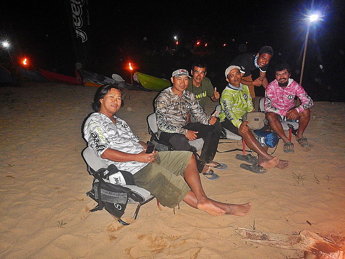 
ขอบคุณเสื้อผ้าสวยจาก บ.Feelfree kayak thailand 

 :love: :love: