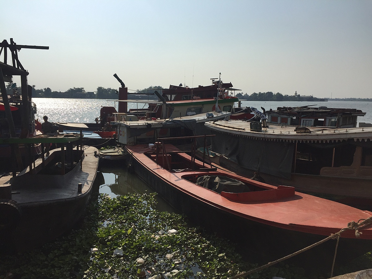 เป็นอู๋ต่อเรือแถวๆสามโคก คนงานที่อู๋บอกว่า ตกขอบๆข้างๆเรือก็มีตัวครับพี่ เลยไม่รอช้าเตรียมอุปกรณ์ ตก