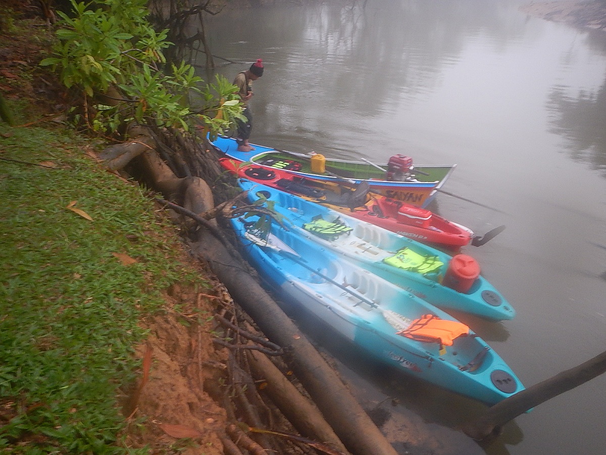 
กลุ่มเรือในยามเช้า