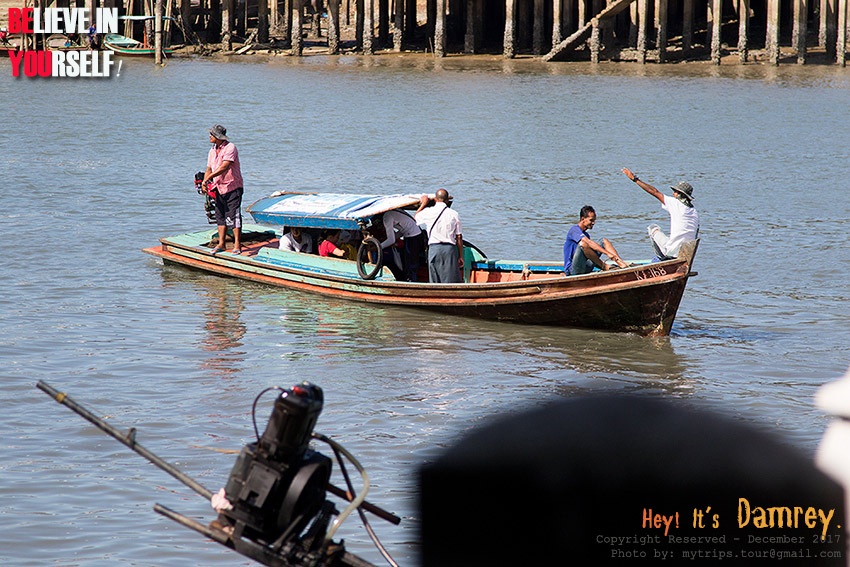 บรรยากาศ ณ ท่าเทียบเรือ ก็ยังเป็นเช่นเดิม...