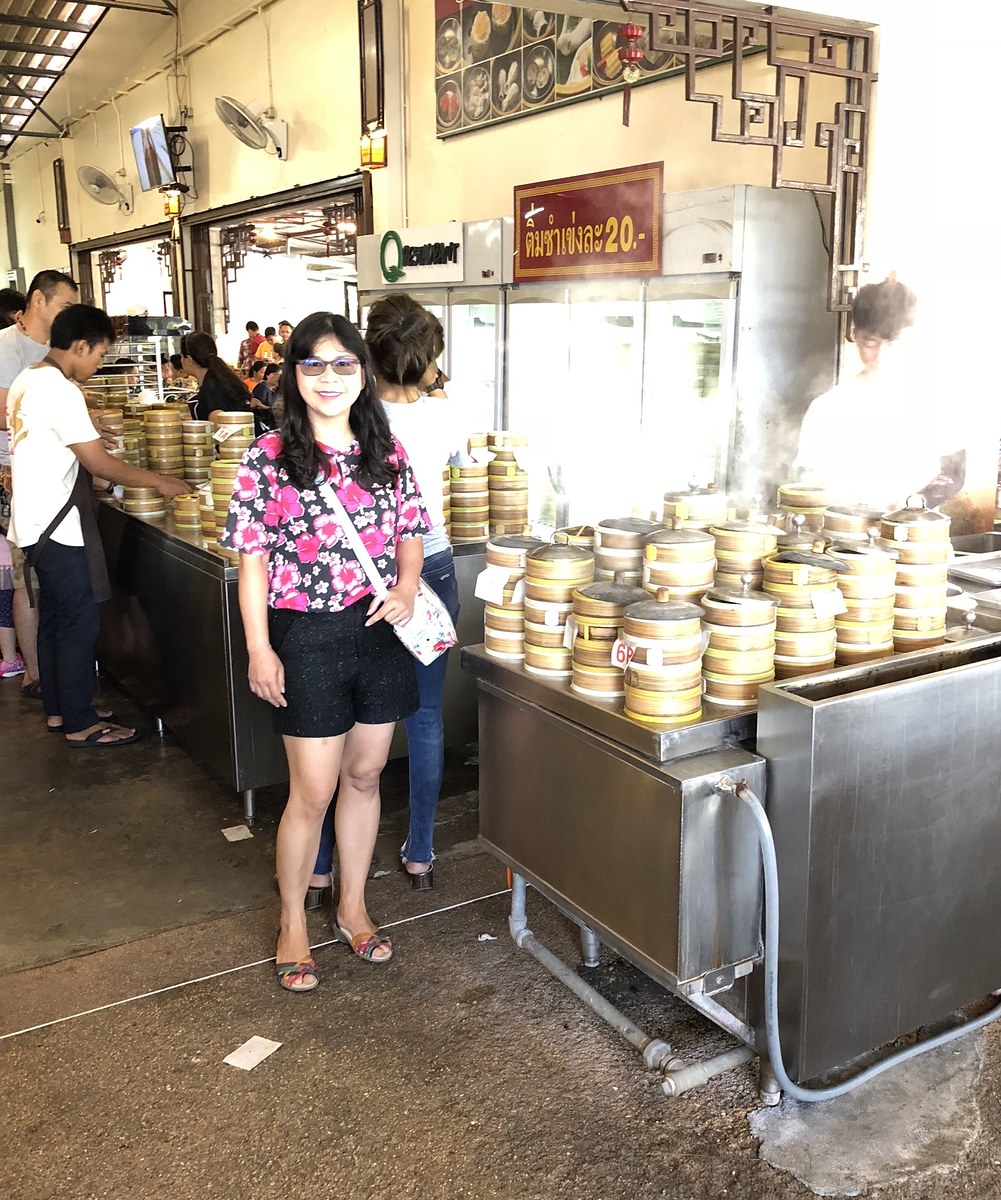 ระหว่างรอคิวโต๊ะ ก็เก็บภาพบรรยากาศหน้าร้านไปเรื่อยรอโต๊ะตามคิว :cheer: