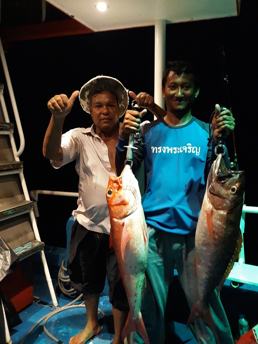 สีทองตัวโตๆๆ