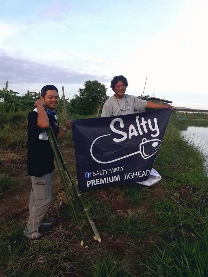 น้าจ๊อด กับ น้าไมค์  จาก Salty นำหัวจิ๊กสวยๆมาร่วมสนับสนุนงาน แถมยังนำป้าย แบนเนอร์มาประดับที่งานค่ะ