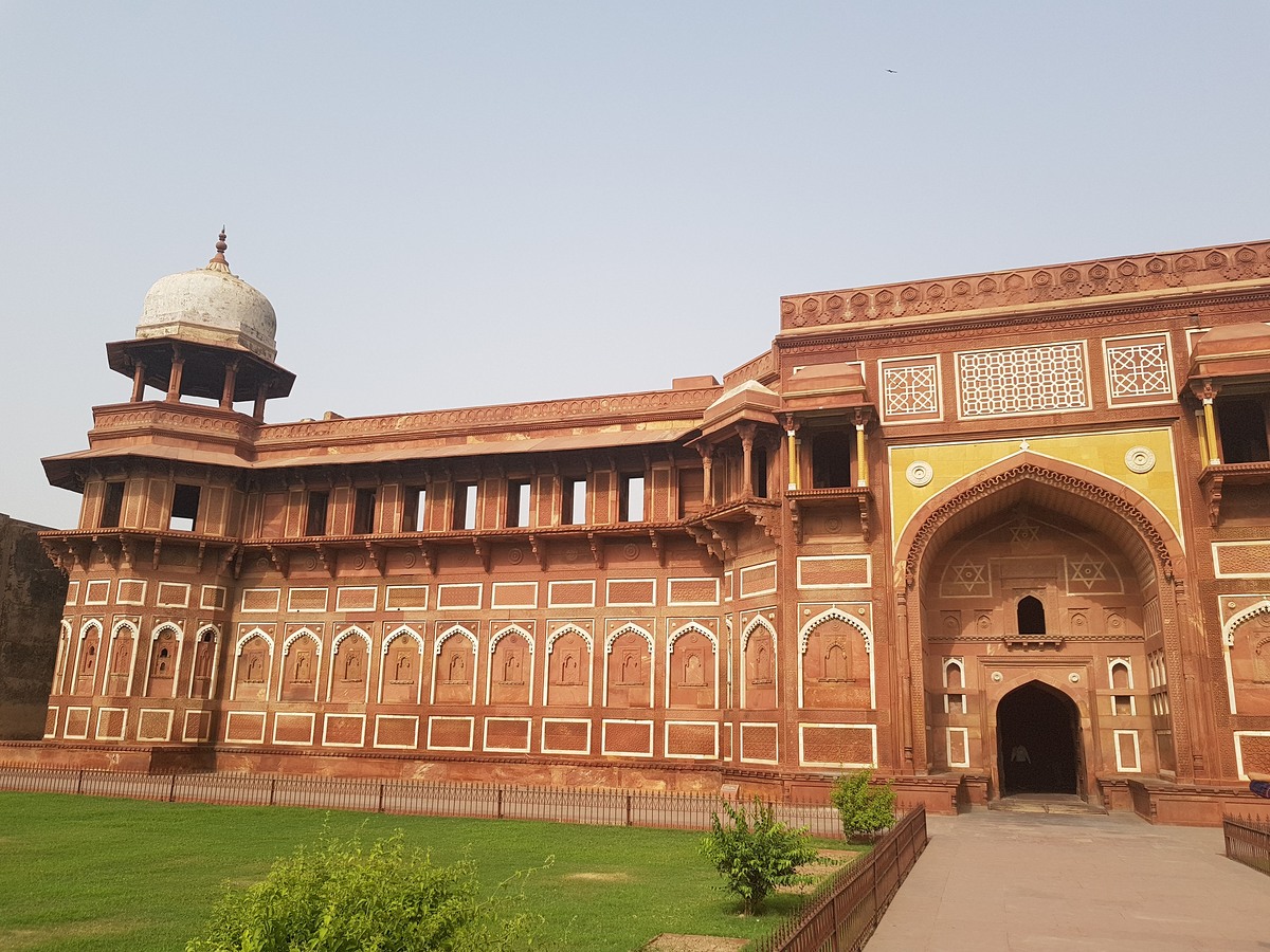 สถานที่ใกล้ๆกับ ทัชมาฮาล คือ Red Fort
เป็นคล้ายๆกับวังพระราชาสมัยนั้นครับ 