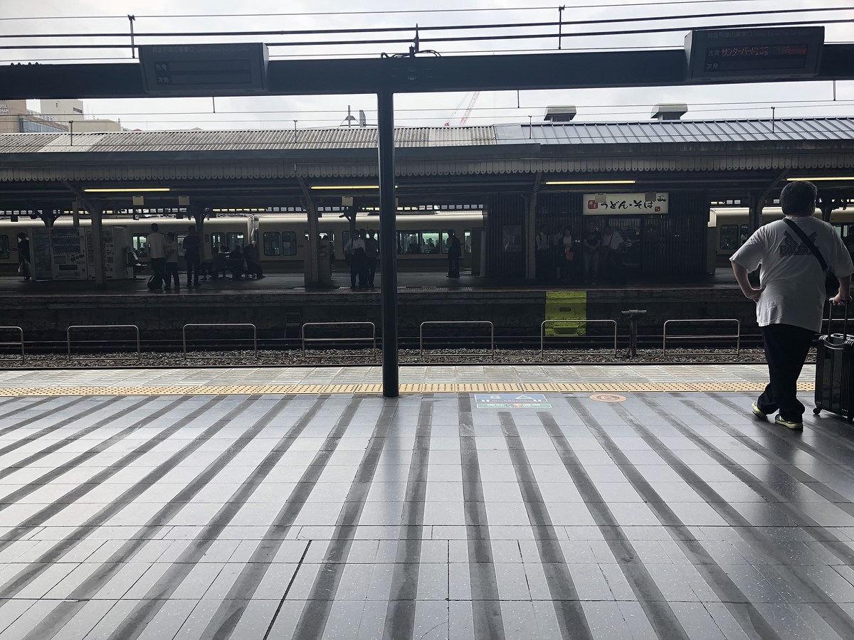 

 [center]มาถึงสถานี Kyoto ครับ ต้องเปลี่ยนสายรถไฟที่นี่เพื่อไปต่อที่สถานี Zeze [/center]

 [ce