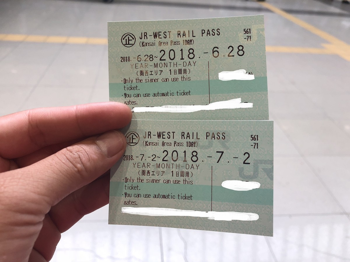 
 [center]แลกตั๋ววันไปและวันกลับจากเจ้าหน้าที่เรียบร้อย ปกติ จะสามารถแลกได้แค่ใบเดียวต่อสถานี แต่คร