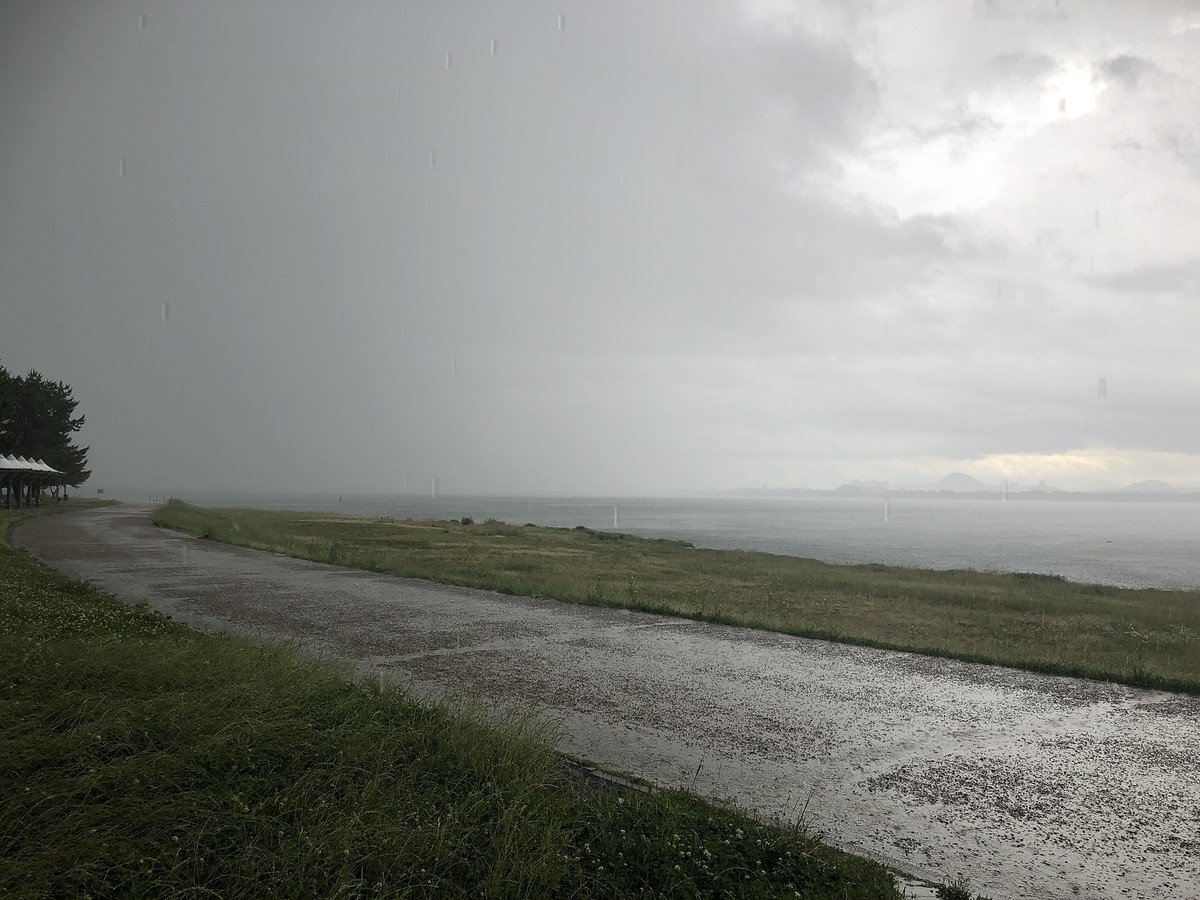 

 [center]และแล้่วก็เป็นดังที่พยากรณ์อากาศบอก [/center]

 [center]ฝนตกหนักเกิน ตกต่อไม่ได้ หาที