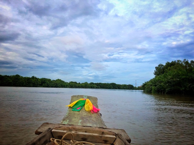 ล่องกลับแล้วครับ ส่วนใหญ่ที่นี่ ขึ้นเรือได้ตั้งแต่ 6 โมงเช้านะครับ ตามแต่สะดวก น้าท่านไหนอยู่ไกล โทร