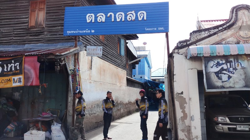 น้าท่านใดที่มาต้องบอกว่าตลาดเก่าปิดปรับปรุง ย้ายลงมาขายด้านล่างแถวที่จอดรถนะครับ