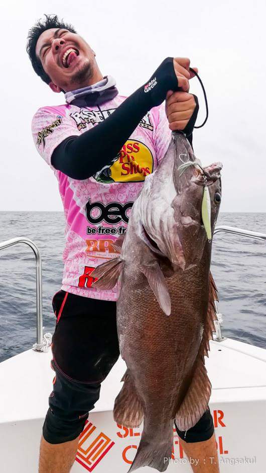 โทรฟรี่ของวันนีครับ ชาวมาลเรียก BLACK GROUPER แต่ดูคล้ายๆเก๋าลื่นบ้านเรา