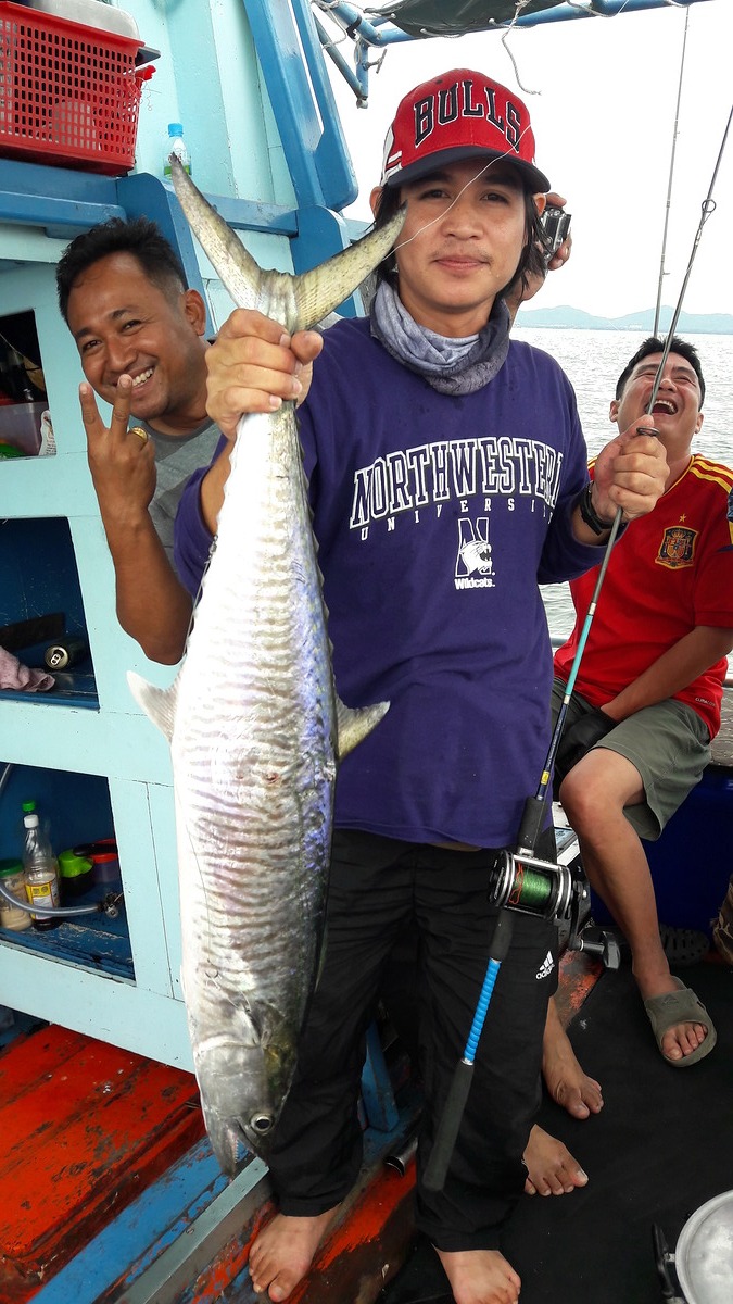 .........ข้าวต้มใกล้หมดถ้วยแต่ต้องวางก่อน เสียงท้ายเรือดังกันมากสงสัยทะเลาะกัน ต้องไปดูสะหน่อย
  ..