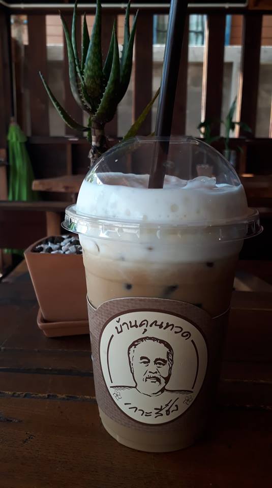 พอเช็คอินเสร็จเราก็ออกไปหากาแฟกินกันก่อน