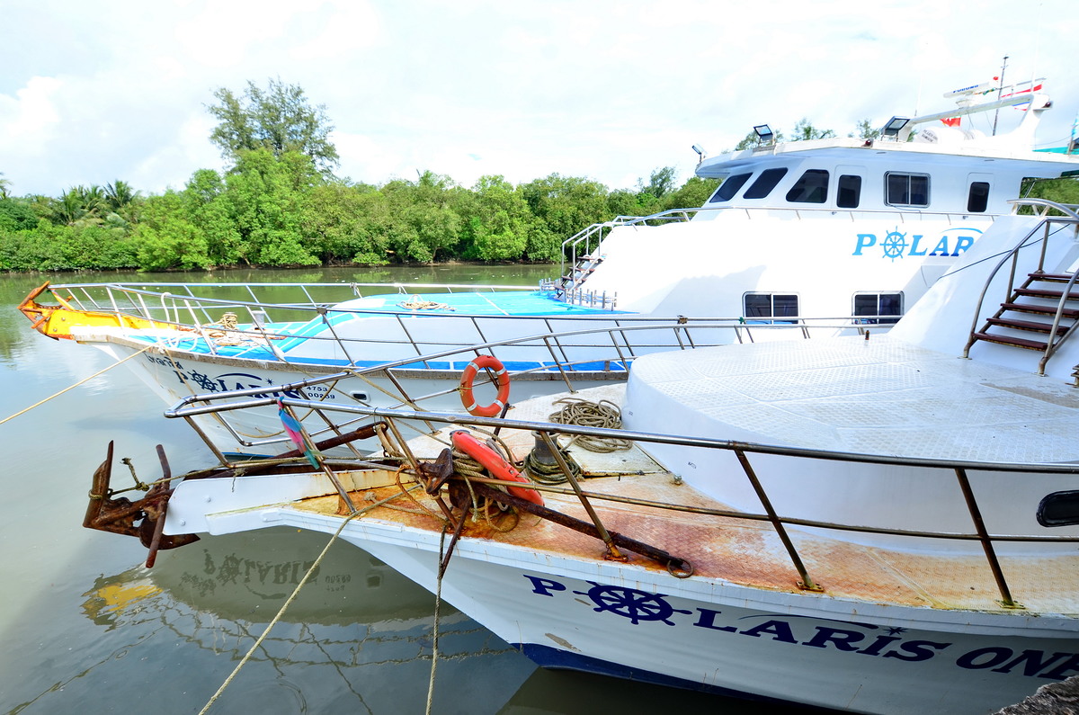 หัวเรือของสองลำ ที่ลูกค้าเป็นร้อยเป็นพันได้แวะเวียนมานั่งได้มาสัมผัสกันไม่ว่างเว้นในแต่ละปี :smile: