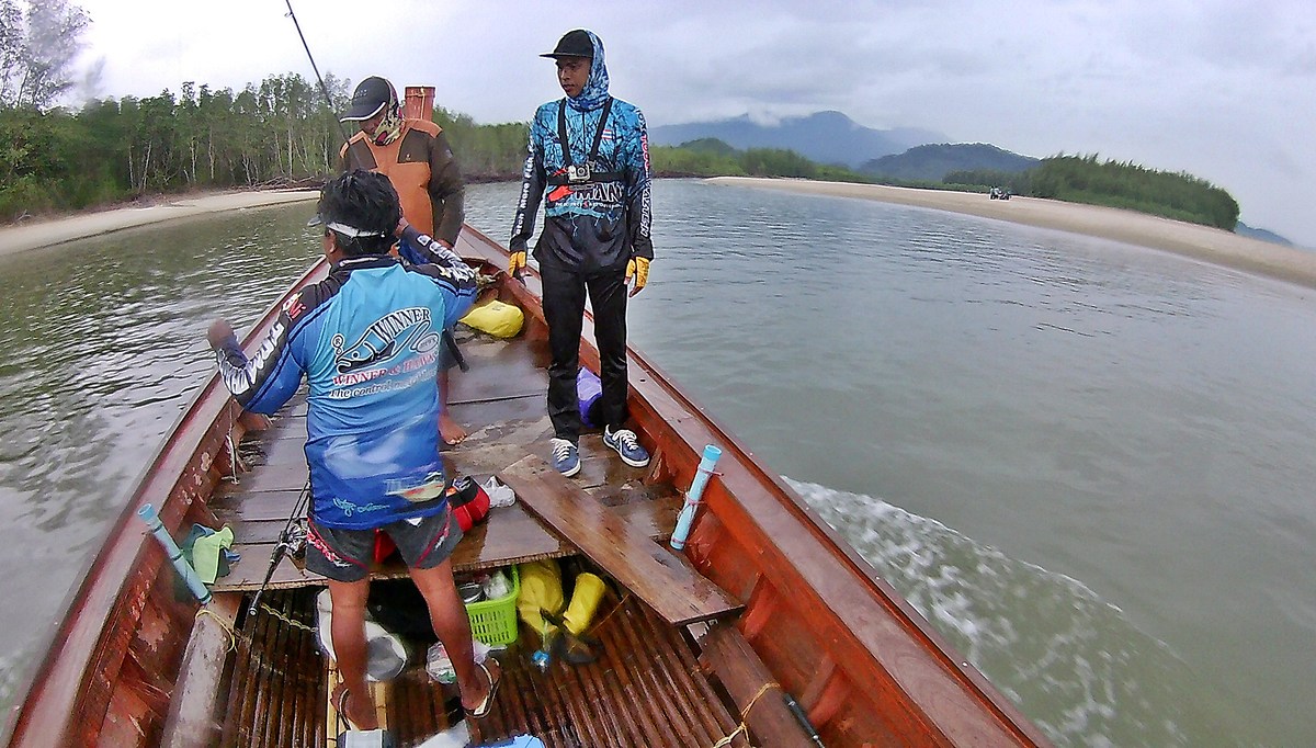 
หมดเวลาของเราแล้วจริงๆ วิ่งเรือกลับฝั่ง จุดนี้คือปากคลองกำพ่วน 

