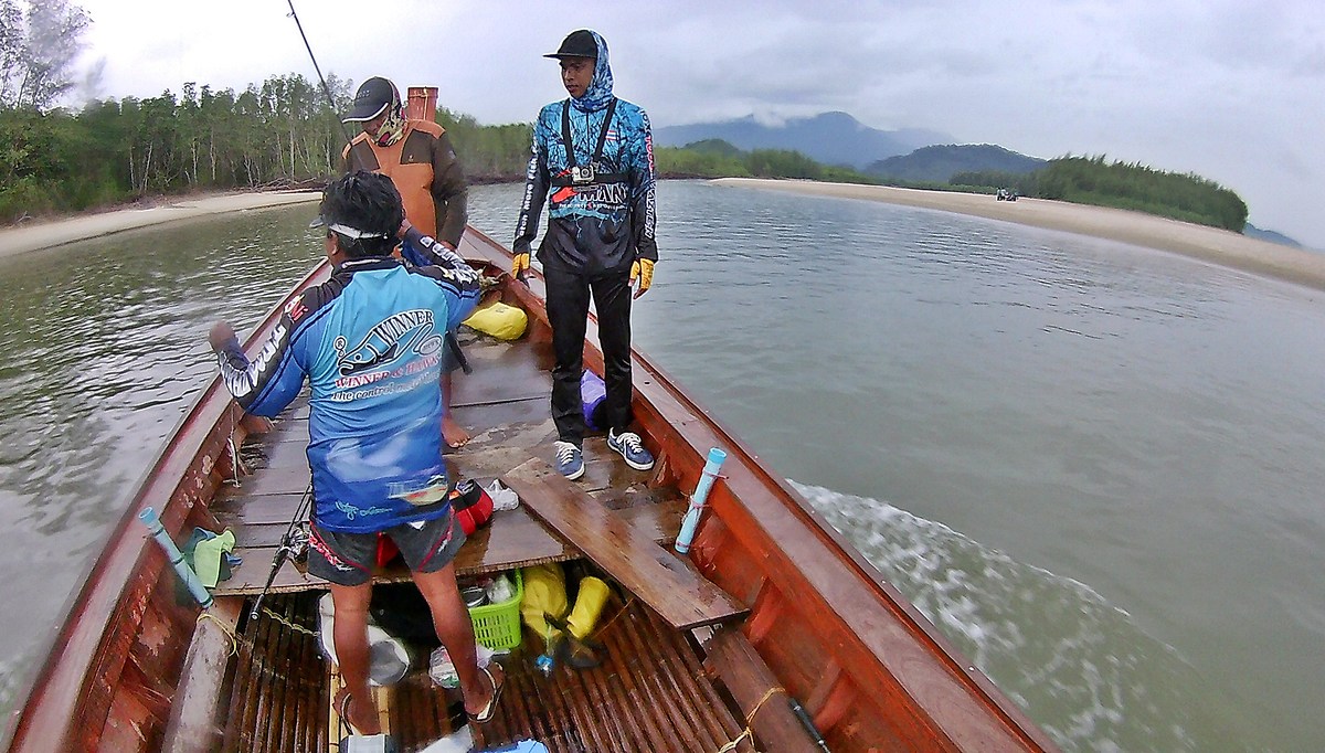 
หมดเวลาของเราแล้วจริงๆ วิ่งเรือกลับฝั่ง จุดนี้คือปากคลองกำพ่วน 

