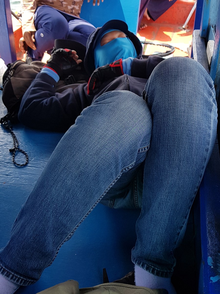 คนนี้ก็นอนรอเวลา........