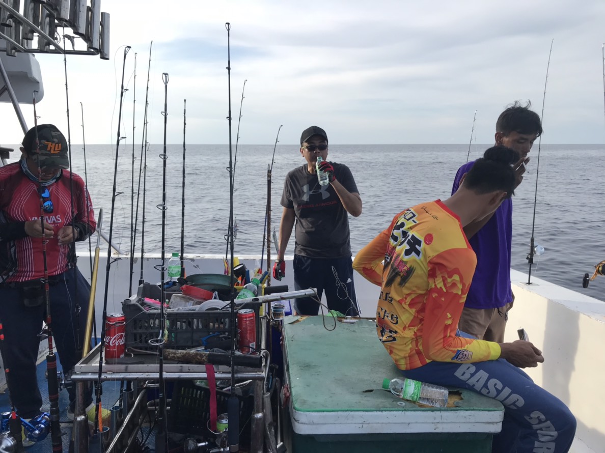 บรรยากาศด้านท้ายเรือ ลำใหม่

 กว้างตั้งวงเตะตะกร้อได้ 555