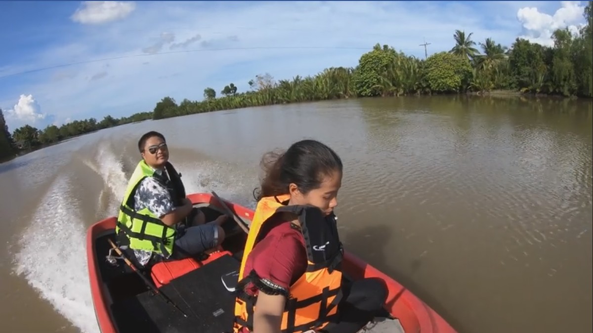 สําหรับน้าๆที่ชื่นชอบการตีเหยื่อปลอม ใน จ.สุราษฎร์ธานี ผมมีเรือใว้ให้บริการครับ