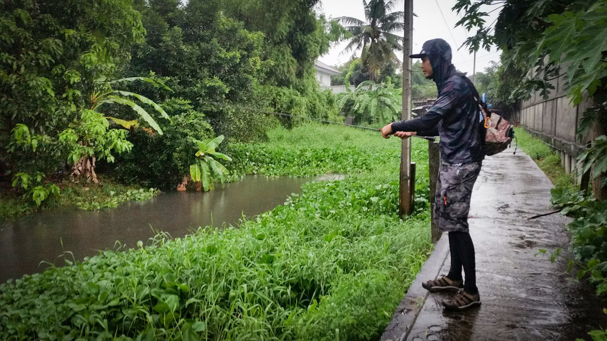 ฝนตกก็ลุยครับ ไม่หวั่น ขอให้ได้ตี