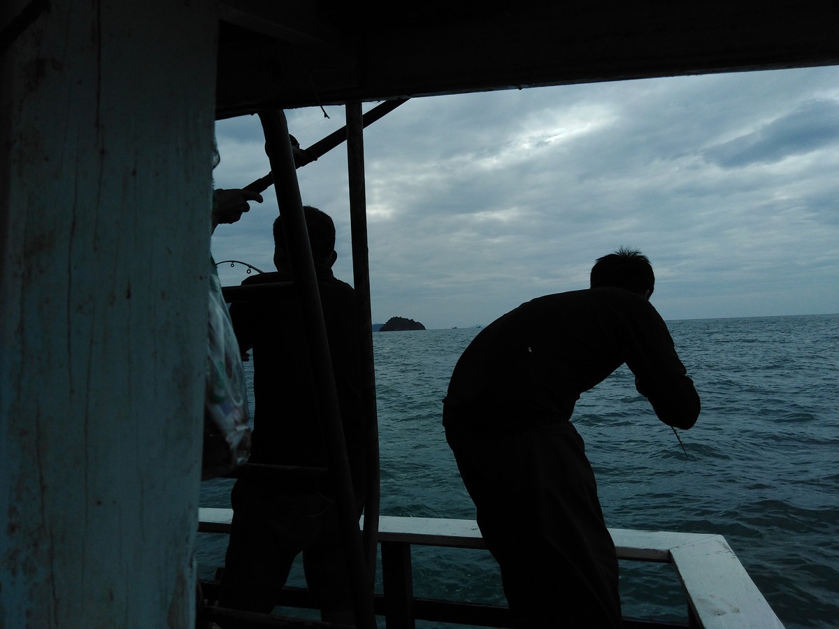 ท้ายเรือโดนแล้วครับ