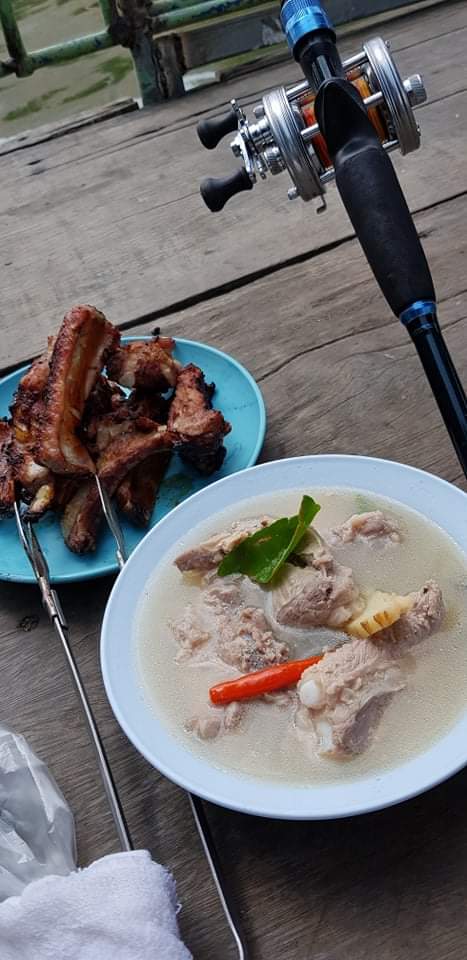 ขออีกสักรูป ... จัดไป  ผู้ใหญ่บ้านบอก
