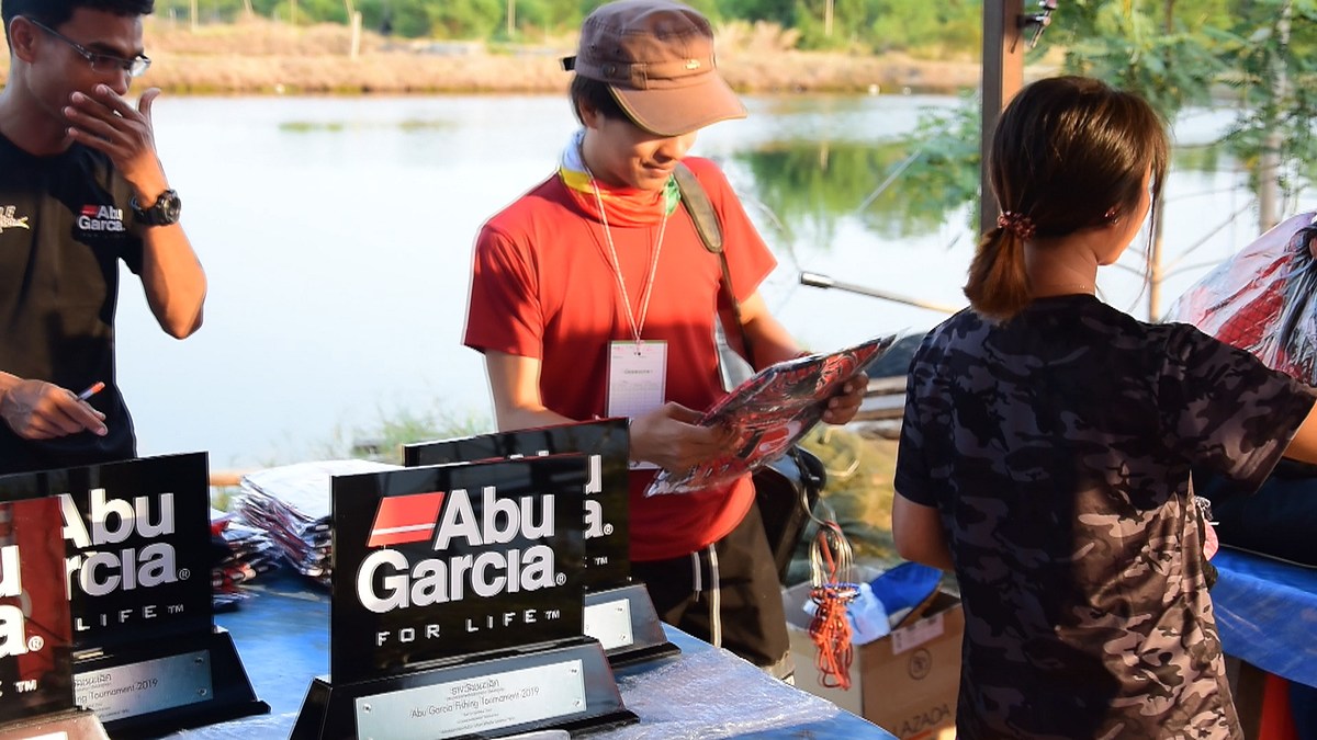 ทางบ่อเขาให้ใส่เสื้อ Abu Garcia พี่ออยก็ยังแซวไม่เลิก55 สงสัยไม่ได้เจอกันนานนน