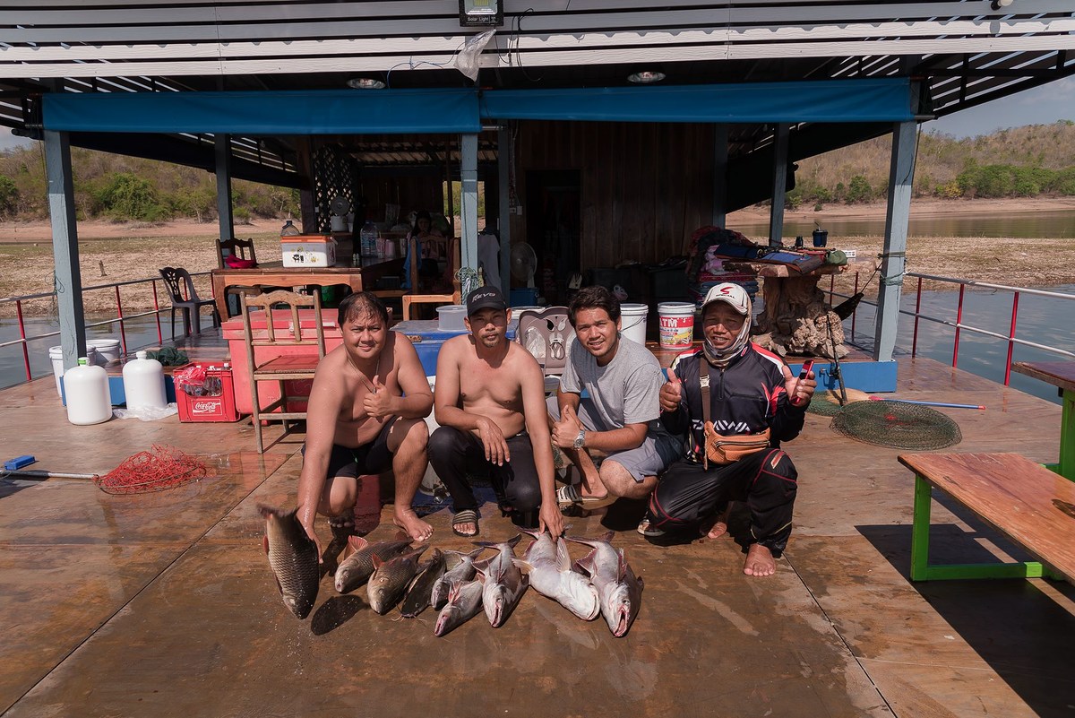 ลากันด้วยภาพนี้นะครับ ขอบพระคุณครับ :cheer: