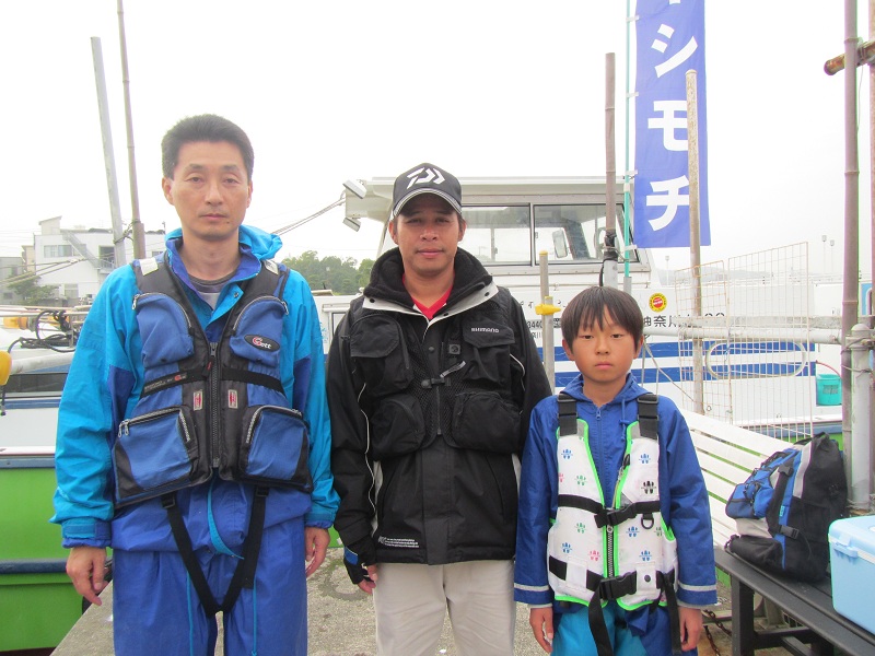 นี่แหละครับ คามาคุระ ซัง GM ผู้จัดการทั่วไป ผู้นำพา
ถ่ายรูปพร้อมลูกชาย สมัยเมื่อเคยพาผมไปตกปลาที่โย