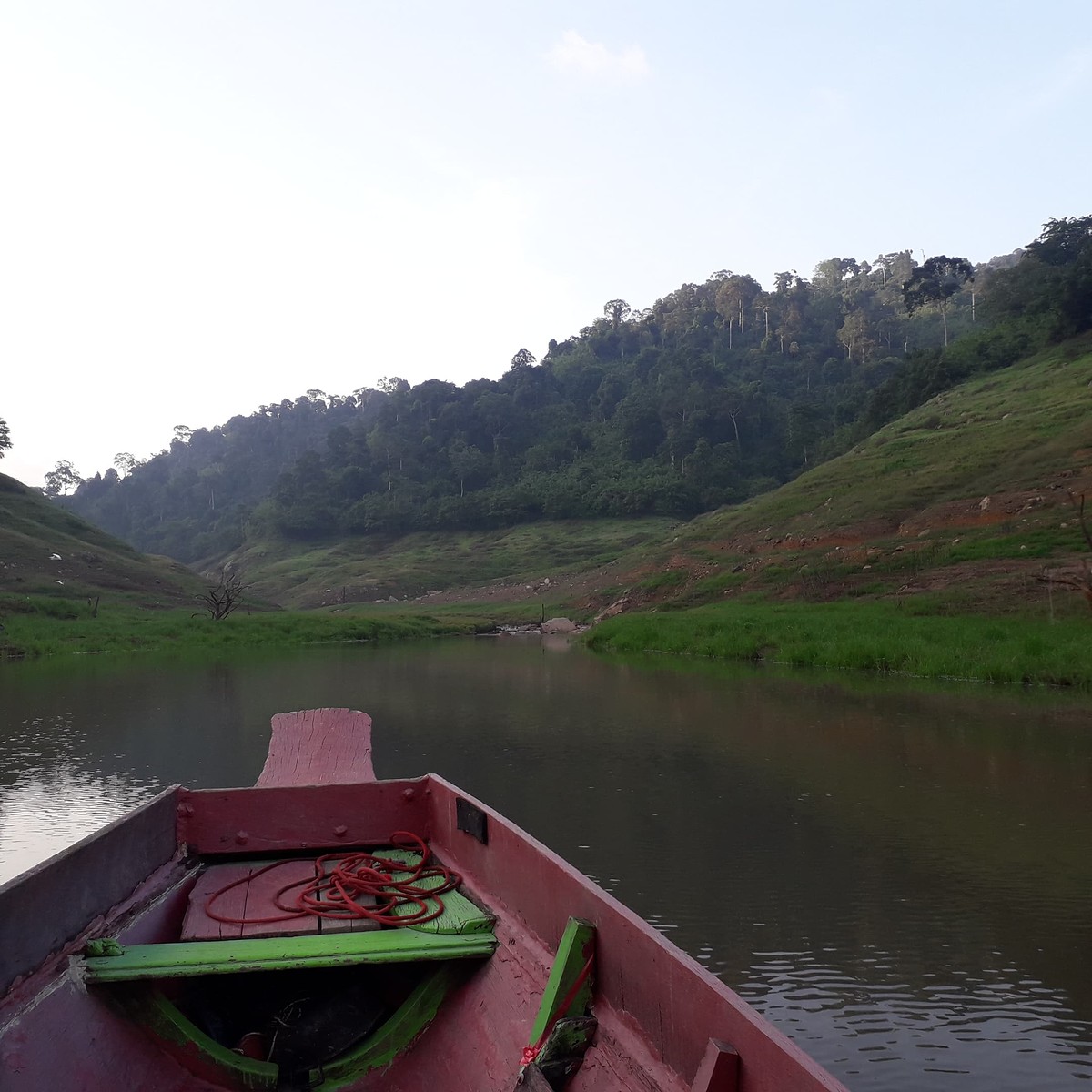 ข้างหน้าครับ ทางเดินไปต้นน้ำขุนด่าน เรือมาได้แค่นี้ครับ..

เพราะจะเป็นแก่งหินครับ.. :grin: :grin: