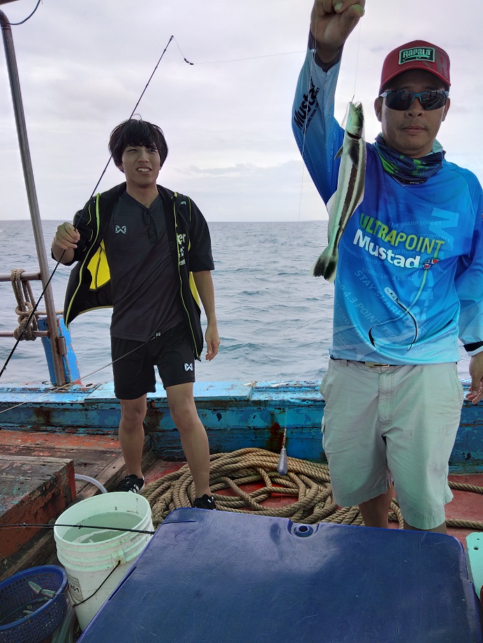 หลังจากได้พ่อ แม่ปลาช่อนทะเล ชิมาดะ ซัง ก้อสอยลูกปลาช่อนทะเลมาได้ ตัวนี้ยังเด็กน้อยปล่อยครับ :party: