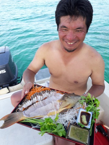 คนญี่ปุ่นช๊อบชอบ ตกปลา เล่นน้ำ กินปลา ไม่เอาปลากลับด้วย
มาพักผ่อน :cheer: :cheer: