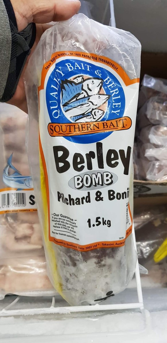เบอร์ลี่ย์ บอมบ์  .. ส่วนอันนี้คือ เหยื่ออ่อยใช้เจาะรูผูกทุ่นโยนให้ลอยอยู่และค่อยๆละลายกลิ่นปลาออกมา